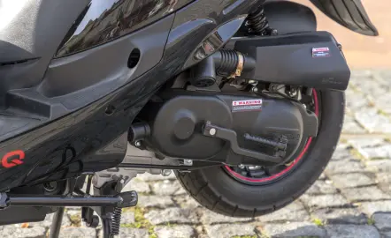 Jakie części eksploatacyjne warto regularnie sprawdzać w skuterze?